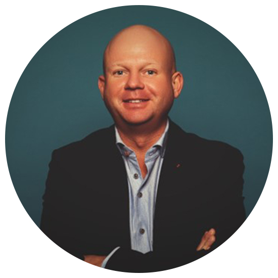 Karel Directeur Qrown Support Suriname